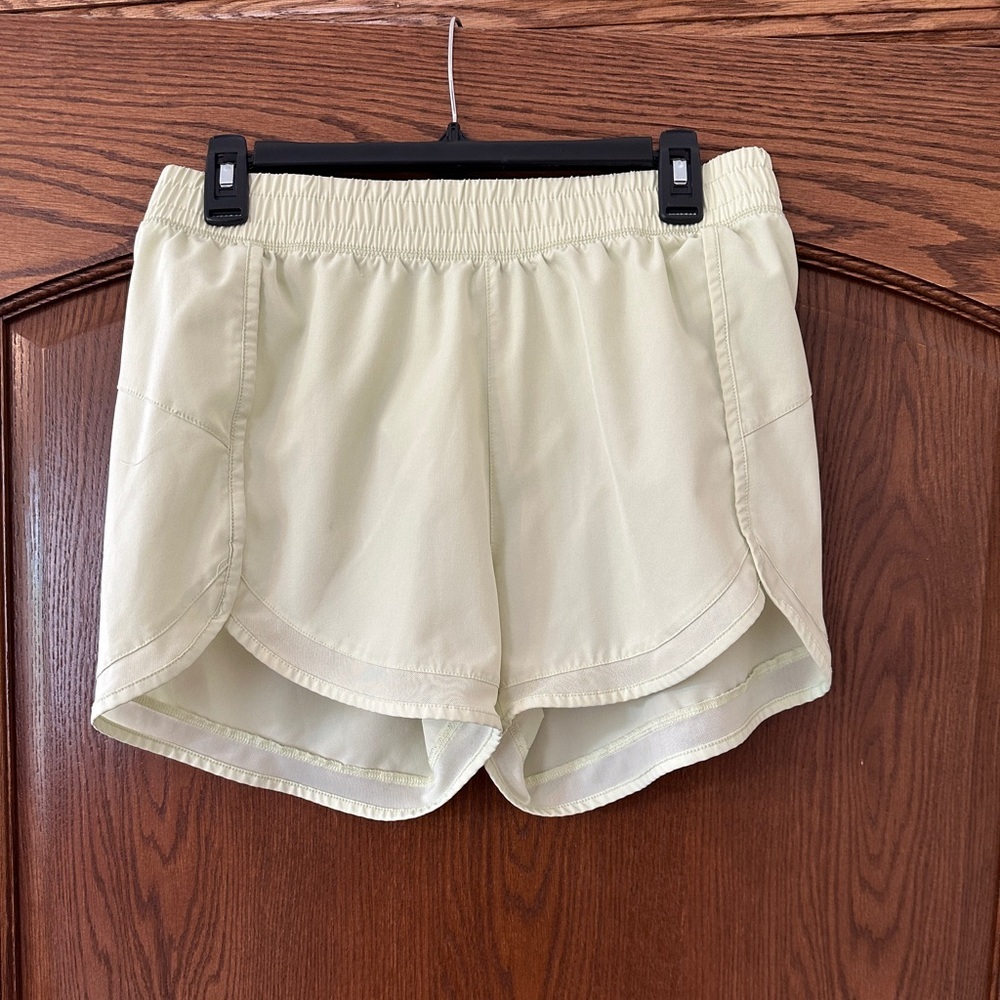 Gaiam light yellow lined shorts